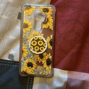 Phone vase with pop socket